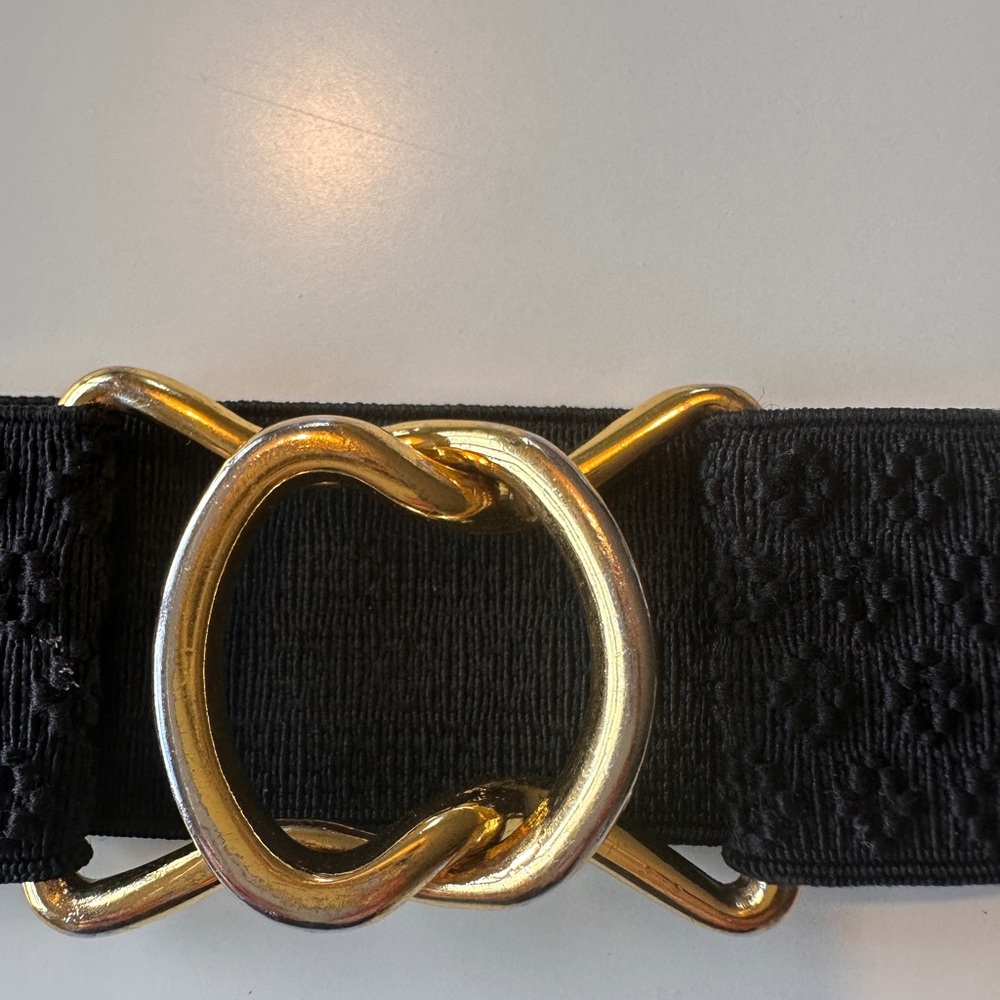 Ruespari equestrian belt. Black with gold buckle
